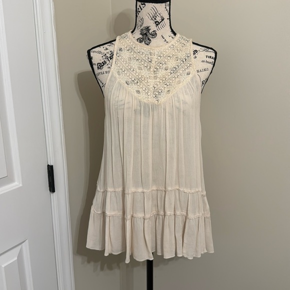 Adorable slip style blouse - Picture 1 of 4